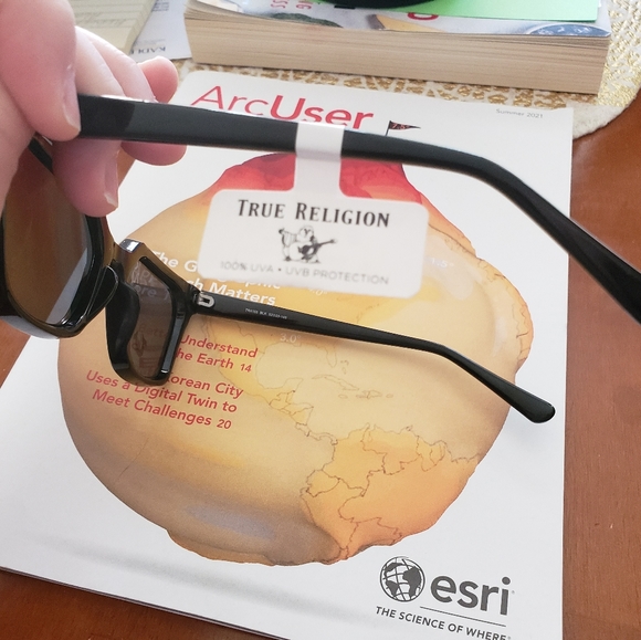 True Religion black sunglasses no soft/hard case - Picture 5 of 7